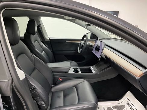 Used 2024 Tesla Model Y 2WD image 55