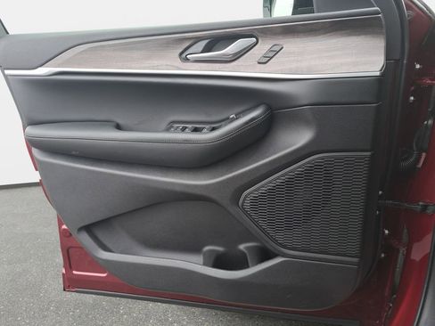 New 2025 Jeep Grand Cherokee L Limited image 29