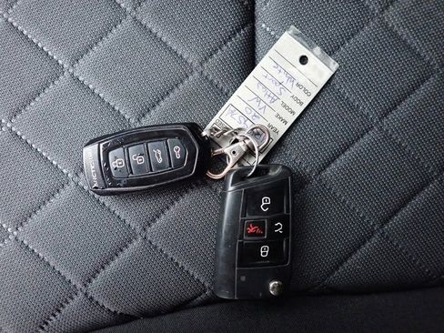 Used 2020 Volkswagen Atlas Cross Sport S image 30