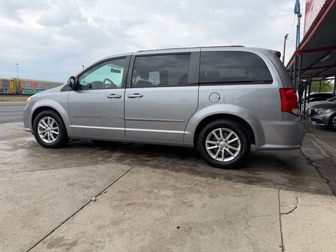 Used 2014 Dodge Grand Caravan SXT image 17