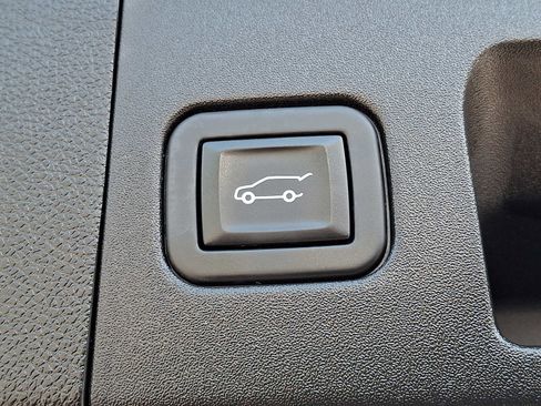 Used 2024 Cadillac XT4 Luxury w/ Cold Weather Package AWD/4WD image 29
