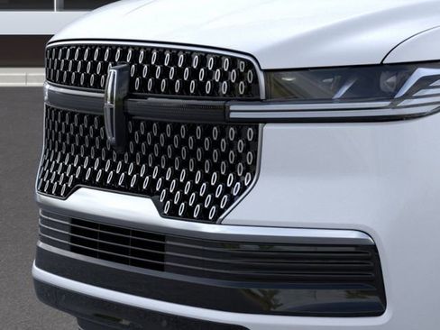 New 2026 Lincoln Navigator L Premier AWD/4WD image 17
