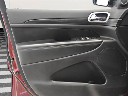 Used 2019 Jeep Grand Cherokee Laredo image 22