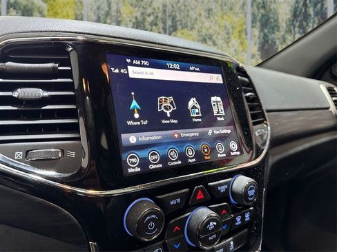 Used 2020 Jeep Grand Cherokee Altitude AWD/4WD image 14