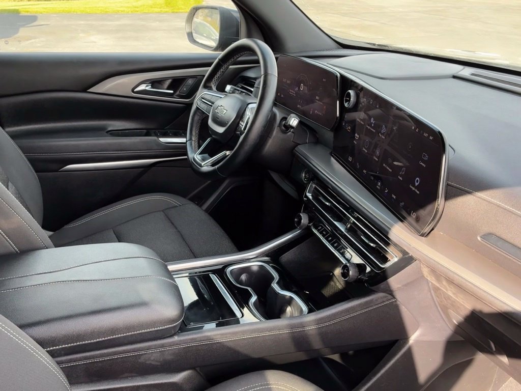 Used 2024 Chevrolet Traverse LS w/ Midnight/Sport Edition FWD image 24