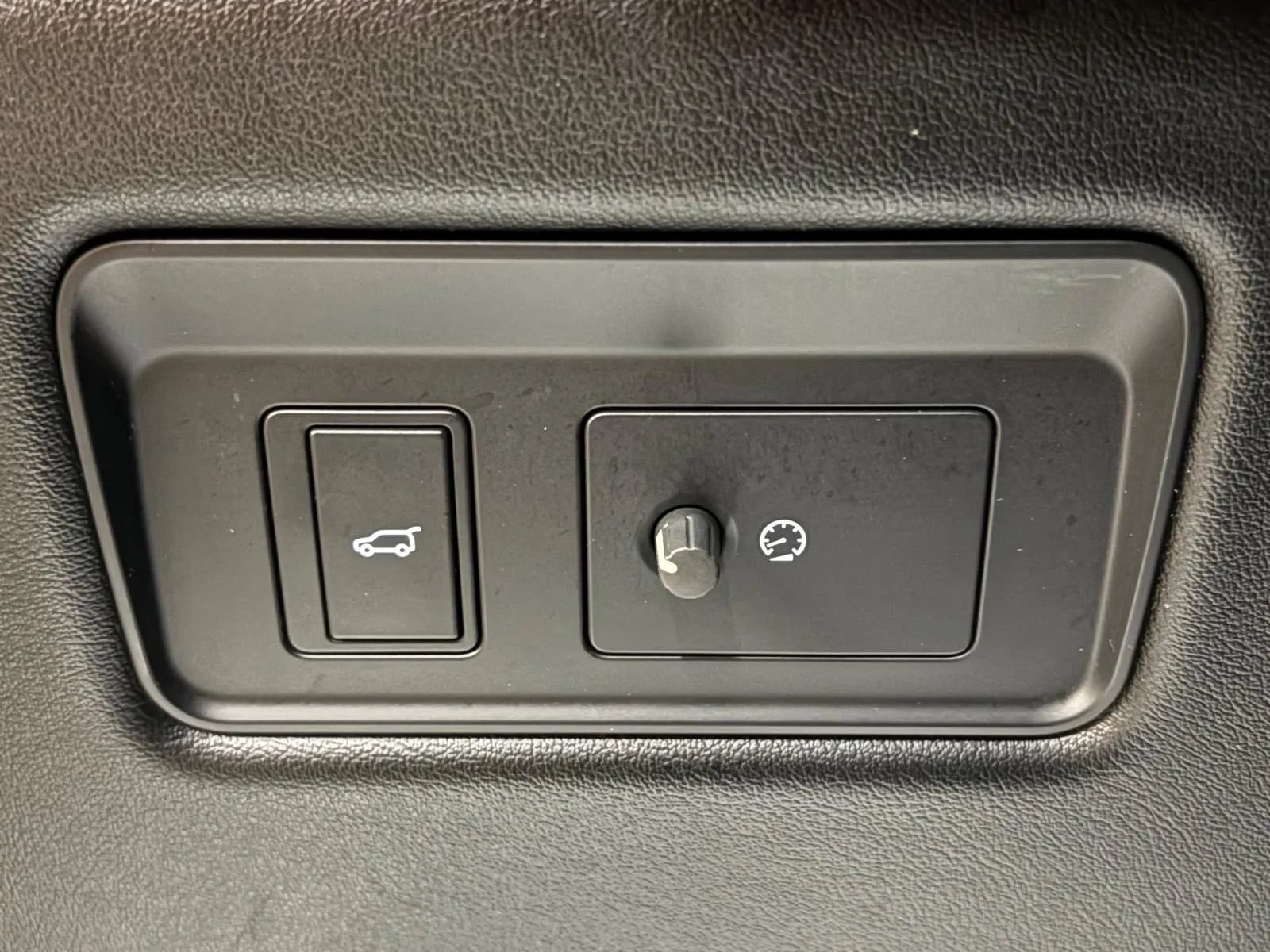Used 2019 Land Rover Range Rover Sport HSE AWD/4WD image 33