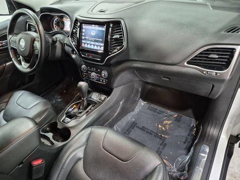 Used 2019 Jeep Cherokee Limited FWD image 18