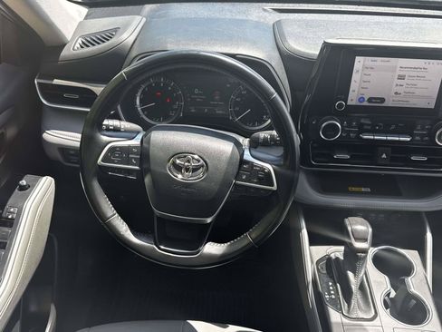 Used 2023 Toyota Highlander XLE AWD/4WD image 15