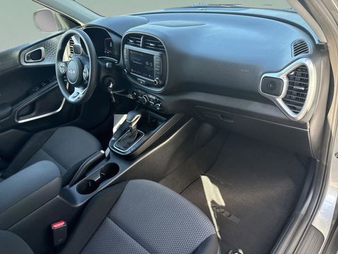Used 2024 Kia Soul LX w/ Option Group 015 FWD image 19