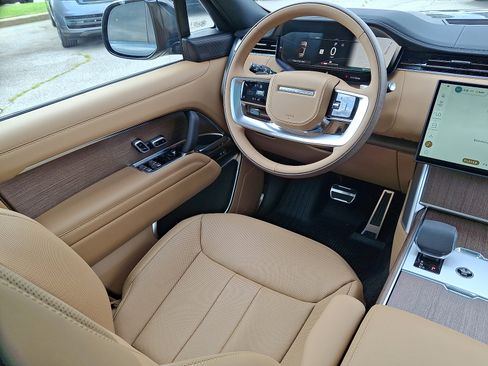 New 2025 Land Rover Range Rover SE image 12