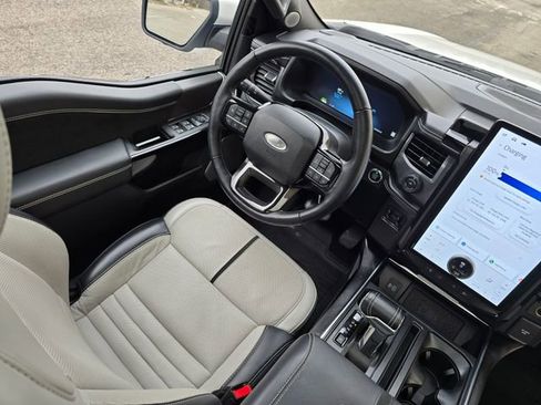 Used 2023 Ford F150 Lightning Platinum image 37