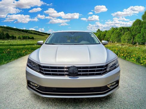Used 2018 Volkswagen Passat 2.0T SEL Premium FWD image 2