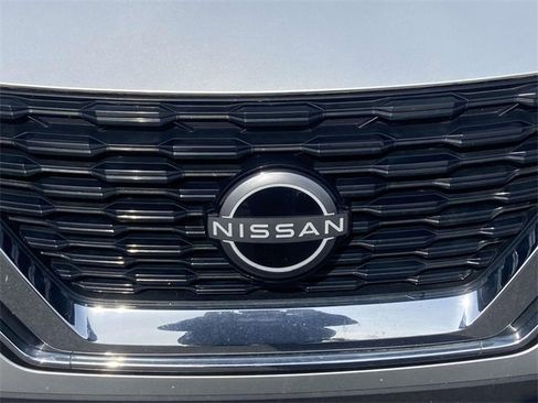 Used 2023 Nissan Rogue SV image 11