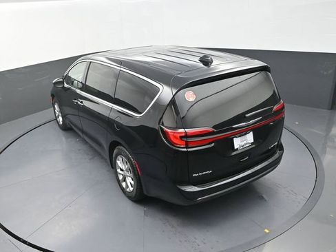 New 2026 Chrysler Pacifica Limited FWD image 15