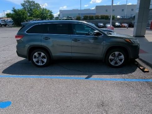 Used 2019 Toyota Highlander Limited AWD/4WD image 9