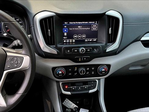 Used 2022 GMC Terrain SLE w/ Driver Convenience Package image 6