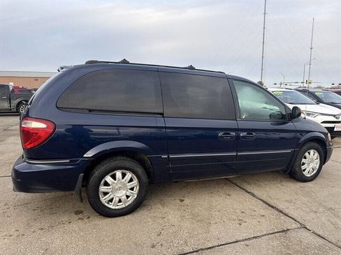 Used 2005 Chrysler Town & Country Touring w/ Luxury Group FWD image 1