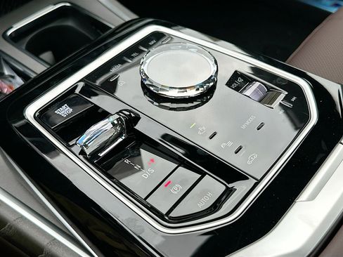 New 2026 BMW 740i w/ Premium Package RWD image 14