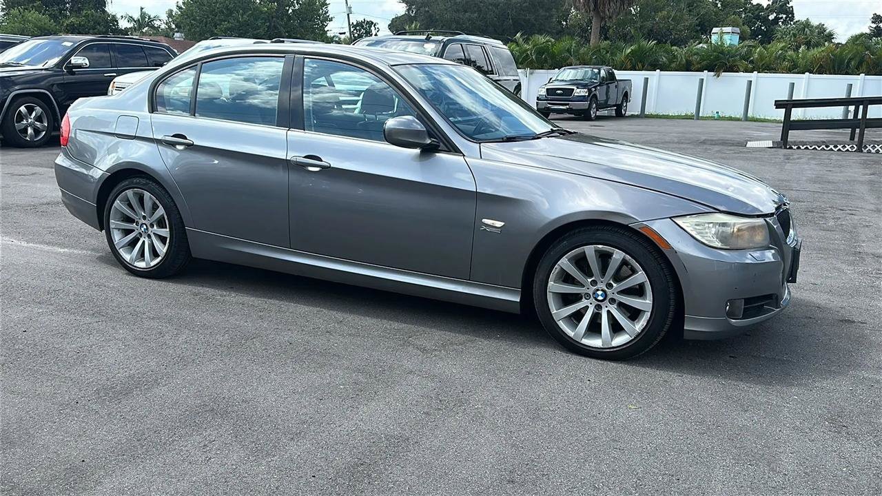 Used 2011 BMW 328i xDrive Sedan AWD/4WD image 6