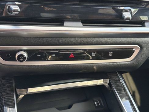 Used 2025 BMW X7 M60i w/ Executive Package AWD/4WD image 25