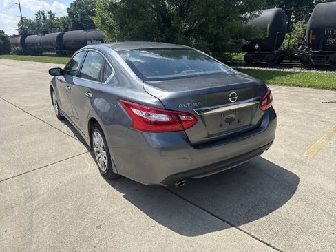 Used 2016 Nissan Altima 2.5 S w/ Power Driver Seat Package FWD image 3