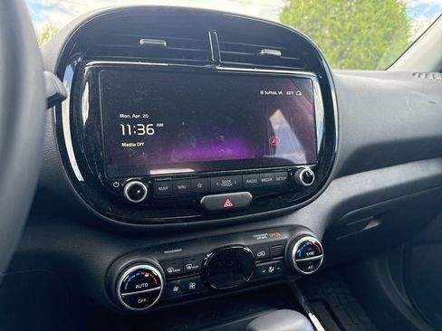 Used 2024 Kia Soul EX image 11
