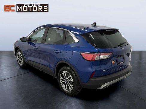 Used 2022 Ford Escape SEL image 4