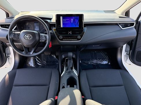 Used 2025 Toyota Corolla LE image 3