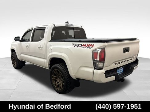 Used 2020 Toyota Tacoma TRD Sport w/ TRD Premium Sport Package AWD/4WD image 8