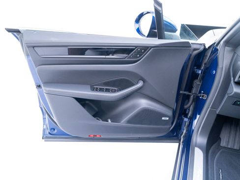 New 2026 Porsche Macan Electric image 21