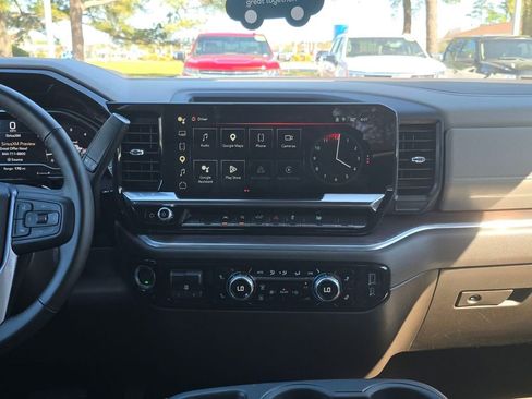 Certified 2025 GMC Sierra 1500 SLT image 17