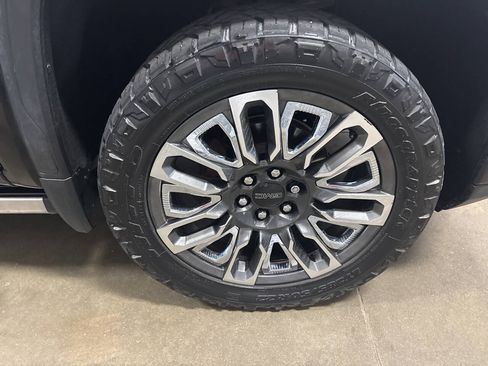 Used 2023 GMC Sierra 1500 Denali Ultimate AWD/4WD image 6