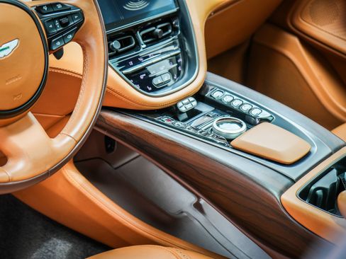 Used 2022 Aston Martin DBX AWD/4WD image 25