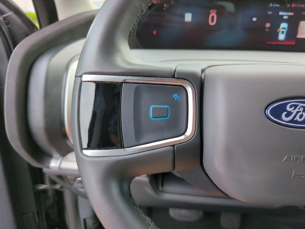 Certified 2025 Ford Expedition Active AWD/4WD image 33