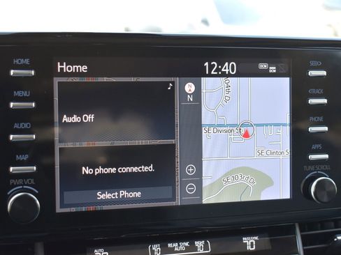 Used 2024 Toyota Sienna Limited image 22