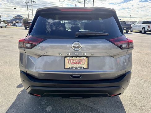 Used 2021 Nissan Rogue S image 4