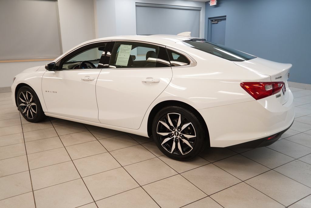 Used 2018 Chevrolet Malibu LT w/ Leather Package FWD image 8