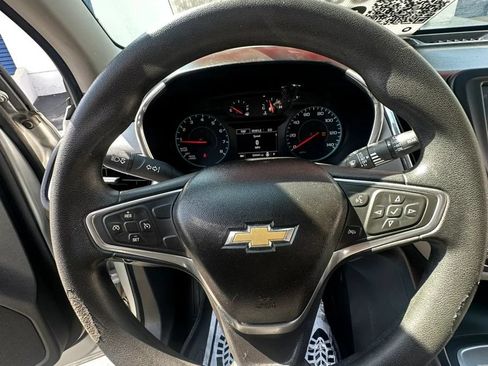 Used 2018 Chevrolet Equinox LS FWD image 14