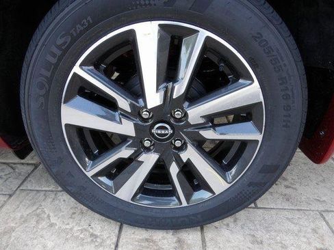 Used 2025 Nissan Versa SV w/ Trunk Package image 9