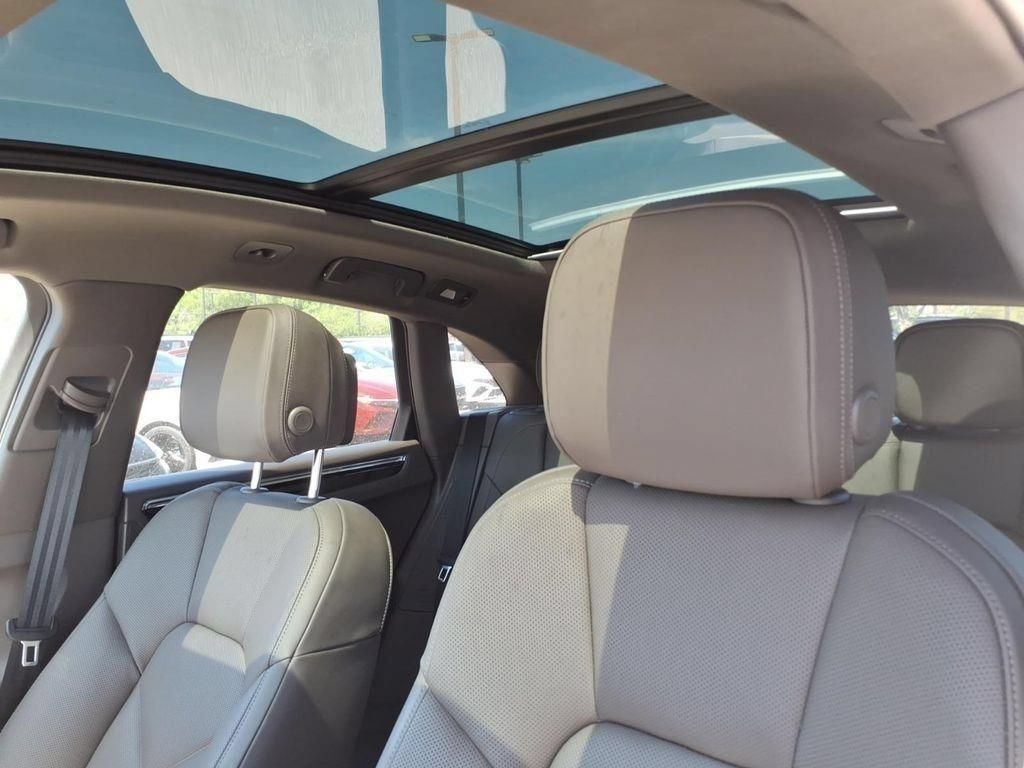 Used 2025 Porsche Macan AWD/4WD image 17