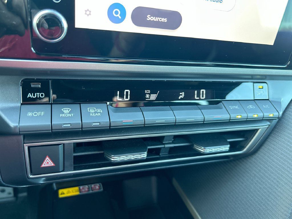 Used 2025 Toyota Camry SE FWD image 26