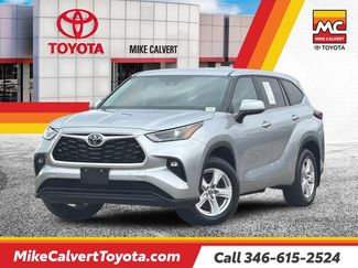 Used 2025 Toyota Highlander LE AWD/4WD video 1
