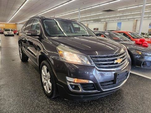 Used 2016 Chevrolet Traverse LT w/ Style and Technology Package FWD image 4