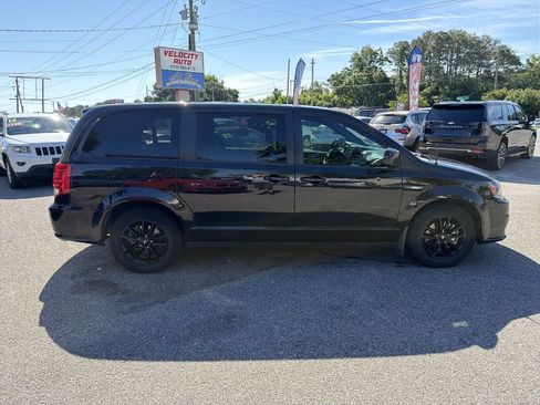 Used 2019 Dodge Grand Caravan SXT w/ Driver Convenience Group FWD image 5