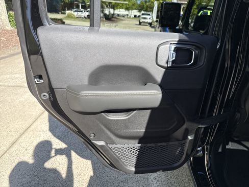 New 2025 Jeep Gladiator Sport w/ Premium Package image 23