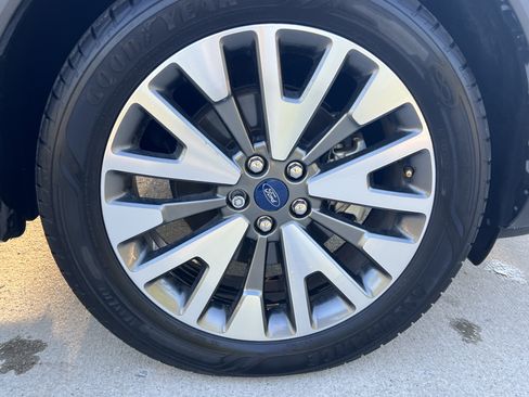 Used 2020 Ford Escape Titanium w/ Titanium Premium Package 2.0 AWD/4WD image 11