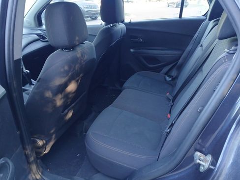 Used 2019 Chevrolet Trax LS image 11
