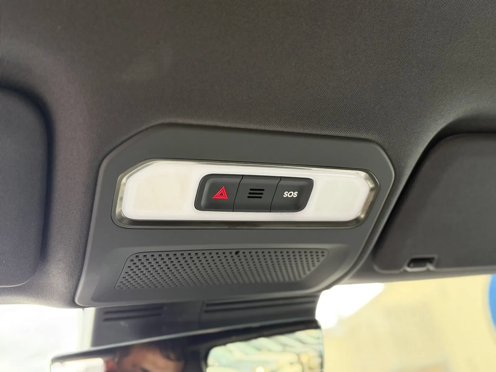 Used 2025 Rivian R1S Adventure Dual AWD/4WD image 39