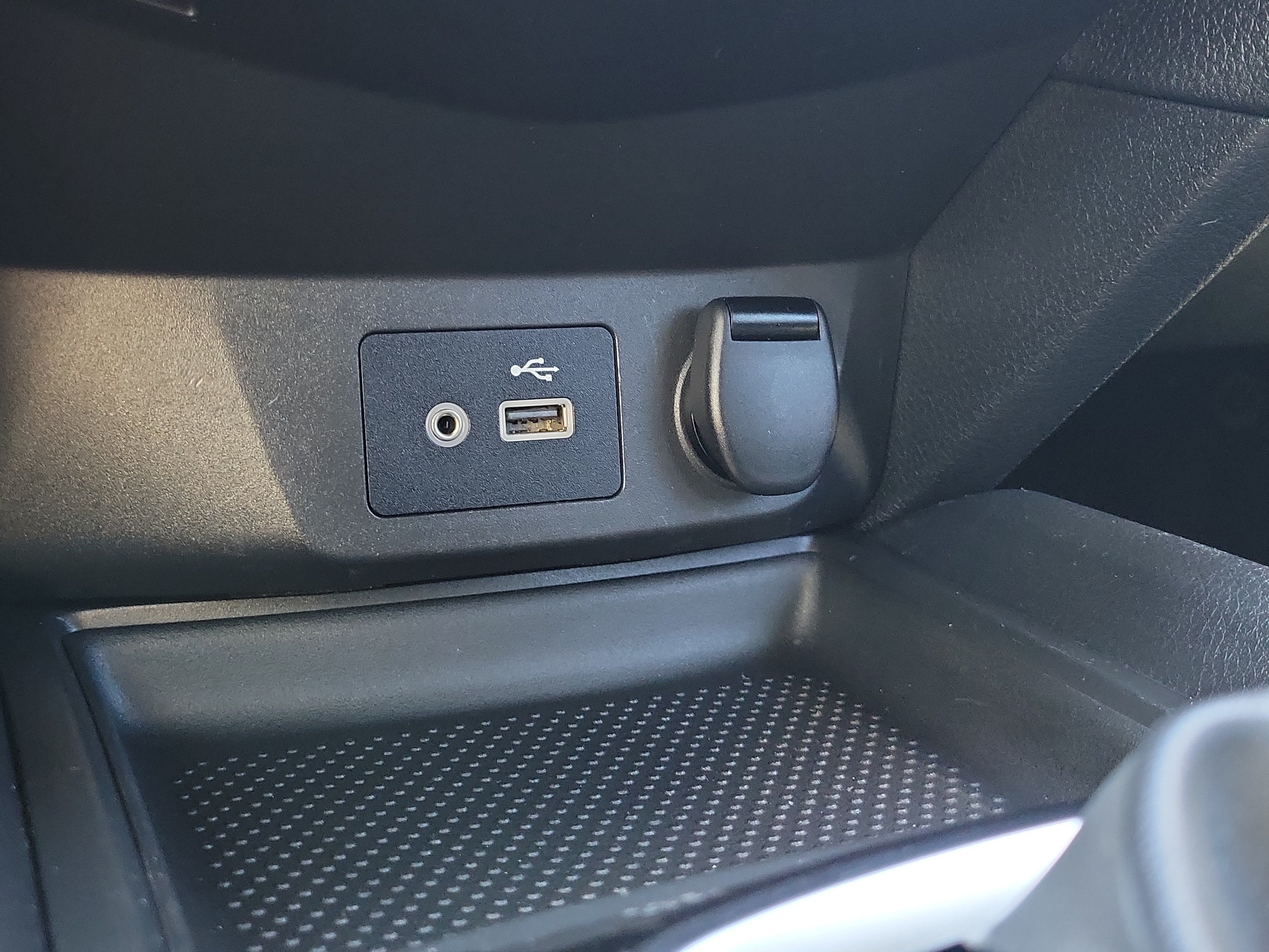 Used 2020 Nissan Rogue S FWD image 29