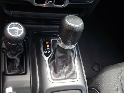 Used 2023 Jeep Wrangler Unlimited Sport AWD/4WD image 13